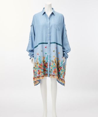 ＜AS KNOW AS olaca/アズ ノゥ アズ オオラカ＞ 大きいサイズ OMI 花園刺繍アレンジワンピース(OG2370)(クローバー) デニムフラワー 【三越・伊勢丹/公式】