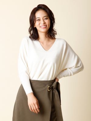 ＜イネドL＞ 《INED》Vネックドルマンセーター(7573170001) シロ 【三越・伊勢丹/公式】