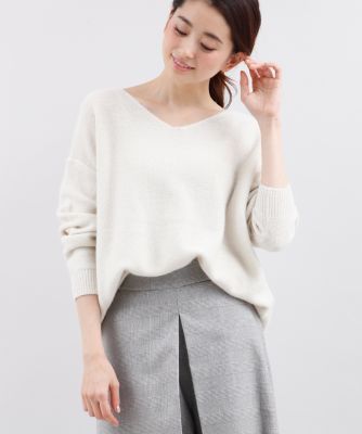 ＜イネドL＞ 《INED》Vネックラメニットセーター(7574170036) オフシロ 【三越・伊勢丹/公式】