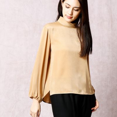 ＜COMME CA DU MODE/コムサデモード＞ スエードハイネックBIGスリーブブラウス(0104HC12) キャメルベージュ 【三越・伊勢丹/公式】