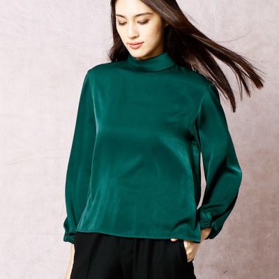 ＜COMME CA DU MODE/コムサデモード＞ スエードハイネックBIGスリーブブラウス(0104HC12) グリーン 【三越・伊勢丹/公式】