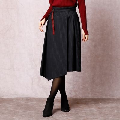 ＜COMME CA DU MODE/コムサデモード＞ ウールポリエステルツイルアシンメトリータックフレアースカート(0105FC05) ピンストライプ 【三越・伊勢丹/公式】