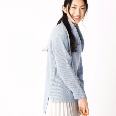 ＜COMME CA ISM (レディース）＞ オフタートルニット(1277KX25) 23サックス 【三越・伊勢丹/公式】
