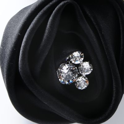 ＜laneii/ラネイ＞ ローズブローチ(0129-086) ブラック(02) 【三越・伊勢丹/公式】