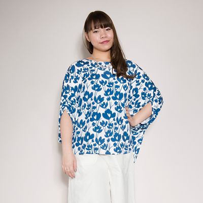 【SALE（伊勢丹）】＜VARAL DE MODA+＞ 大きいサイズ ビッグフラワープリントモモンガプルオーバー(V71-2011)(クローバー) ホワイト(10) 【三越・伊勢丹/公式】