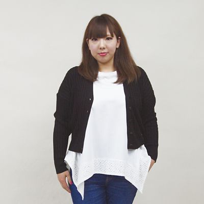 【SALE（伊勢丹）】＜VARAL DE MODA+＞ 大きいサイズ バックレースモチーフショートカーディガン(V71-2028)(クローバープラス) ブラック(90) 【三越・伊勢丹/公式】