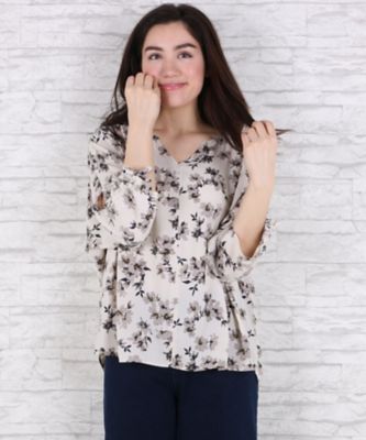 【SALE（伊勢丹）】＜サブストリート マイスタンダード/SAB STREET MY STANDARD＞ 大きいサイズ フラワープリントVネックブラウス(33-03-5652)(クローバー) オフホワイト(01) 【三越・伊勢丹/公式】