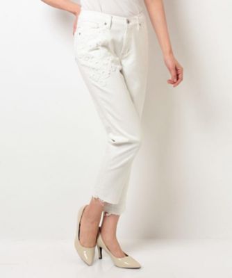 【SALE（三越）】＜ローズティアラ＞ フラワーレースモチーフ使いカットオフデニムパンツ シロ 【三越・伊勢丹/公式】