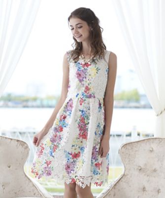 【SALE（三越）】＜ローズティアラL＞ 大きいサイズ ケミカルレース吹き上げフラワープリントワンピース シロ 【三越・伊勢丹/公式】