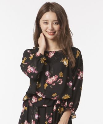 ＜ローズティアラ＞ 【セットアップ対応商品】フラワープリントシャーリングオフショル風ブラウス クロ 【三越・伊勢丹/公式】