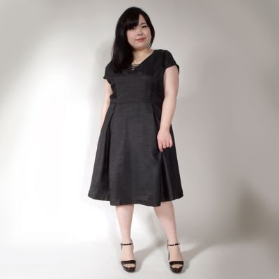 【SALE（伊勢丹）】＜VARAL DE MODA+＞ 大きいサイズ 胸元レースシャンタンワンピース(V71-7140)(クローバープラス) ブラック 【三越・伊勢丹/公式】