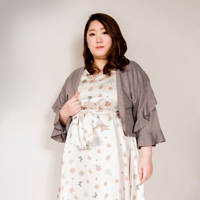 ＜VARAL DE MODA+＞ 大きいサイズ フリルスリーブニットボレロ(V72-1005)(クローバープラス) モカ(42) 【三越・伊勢丹/公式】