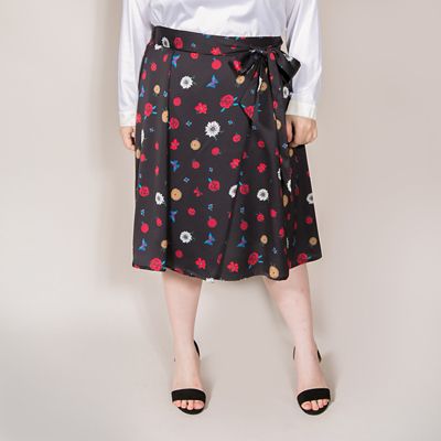 ＜VARAL DE MODA+＞ 大きいサイズ フラワープリントサテンスカート(V72-1007)(クローバープラス) ブラック(90) 【三越・伊勢丹/公式】