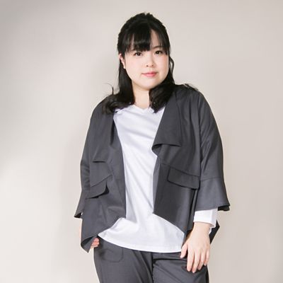 ＜VARAL DE MODA+＞ 大きいサイズ ストレッチギャバジンペプラムジャケット(V72-1019)(クローバー) チャコール(95) 【三越・伊勢丹/公式】
