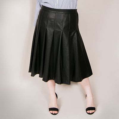 ＜VARAL DE MODA+＞ 大きいサイズ フェイクレザープリーツスカート(V72-1024)(クローバープラス) ブラック(90) 【三越・伊勢丹/公式】