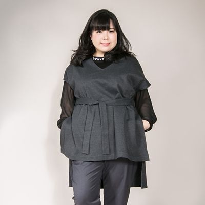 ＜VARAL DE MODA+＞ 大きいサイズ VネックウエストマークポンチョB(V72-1047)(クローバー) チャコール(95) 【三越・伊勢丹/公式】