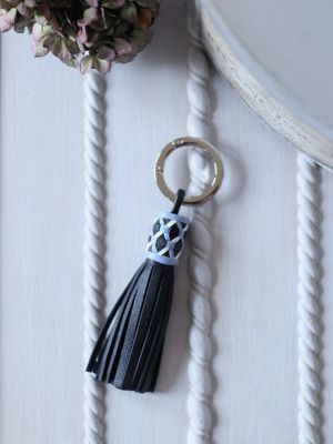 <${item.brandName}> 【１日・短期講座】［５６］ＲＥＢＥＣＣＡラティスタッセル～ヘッドの格子編みが美しいレザータッセルを作ります。～