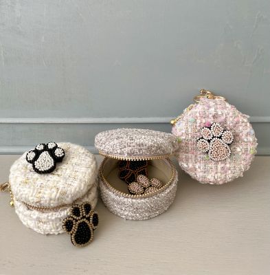 <${item.brandName}> 【１日・短期講座】［５０］ビーズ刺繍ブローチとカルトナージュコラボレッスン