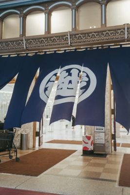 <${item.brandName}> 【１日・短期講座】［０８］フイルムシミュレーションで切り取るクラシカルな館内～富士フイルム×日本橋三越コラボ～人気フォトグラファーと撮影会