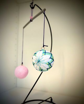 <${item.brandName}> ８月１日（金）午後１時３０分～午後４時　【夏休み特別講座】柳川まりを使ってモビールにしよう！