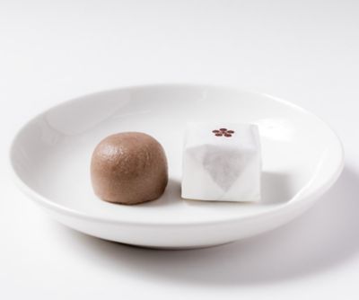 <${item.brandName}> 【５月１９日（火）～５月２５日（月）　京都／地下１階　店頭お受取りカウンター】＜山田屋まんじゅう＞山田屋まんじゅう化粧箱１０個入