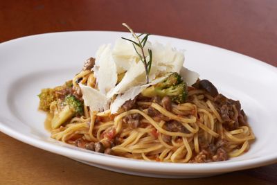 南欧料理 マーケットレストラン AGIO/アジオ 【イートイン／新宿　本館７階】国産牛１００％のトマトミートソース　タリオリーニ　ローズマリー風味