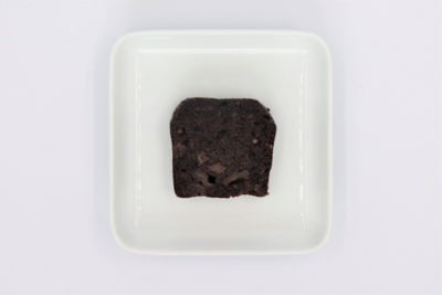 日本橋 ラムレーズンのチョコレートケーキ カット 三越伊勢丹オンラインストア 公式