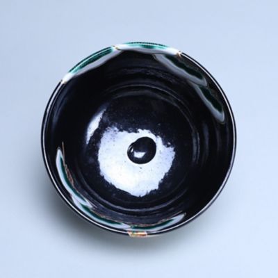 【店頭のみ取扱商品】＜十七代 永樂善五郎（而全）＞黒地雪松茶碗