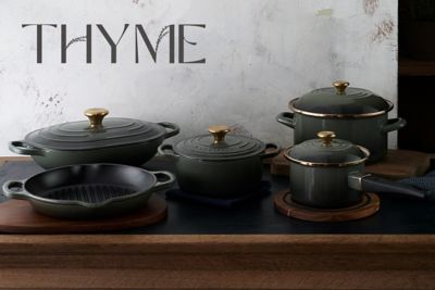 シグニチャー オブロング・マルミット ３１ｃｍ タイム （ＢＭ・ゴールドツマミ）【ル・クルーゼおまとめ】 | LE CREUSET/ル・クルーゼ |  三越伊勢丹オンラインストア・通販【公式】