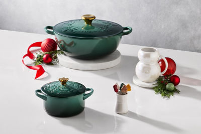 ル・クルーゼおまとめ】マルミット ２６ｃｍ ホーリーレリーフ アーティチョーク （ゴールドツマミ） | LE CREUSET/ル・クルーゼ |  三越伊勢丹オンラインストア・通販【公式】