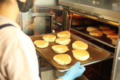★【産直】パンケーキサンドとワッフルの詰め合わせセット（北海道食材使用）