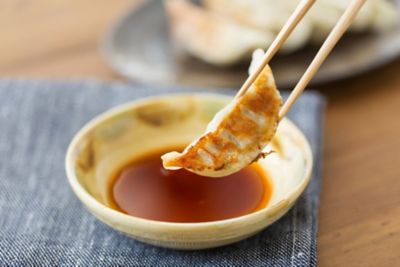 ★【産直】黒豚たっぷり餃子（４個セット）