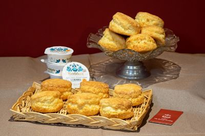 ＜英国菓子ブリティッシュプディング＞★田舎の大きなスコーン１２個とロダスクロテッドクリーム４個セット