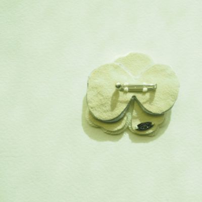 ブローチ　パンジー　アイボリー