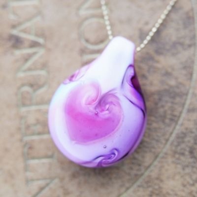 北海道/幸愛硝子/ユキエガラス ★【産直】【Ｃｒｙｓｔａｌ】ドロップペンダント「Ｌｏｖｅー心」１８Ｋカットボールチェーン付き