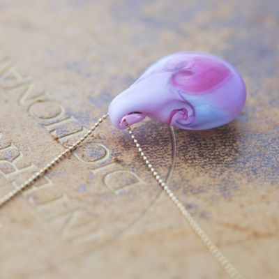 ★【産直】【Ｃｒｙｓｔａｌ】ドロップペンダント「Ｌｏｖｅー心」１８Ｋカットボールチェーン付き