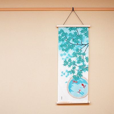 ＜三越伊勢丹/公式＞ 京都/永楽屋細辻伊兵衛商店/エイラクヤホソツジイヘエショウテン 手ぬぐい「金魚に青紅葉」＆タペストリー棒セット 陶磁器・彫刻【三越伊勢丹/公式】