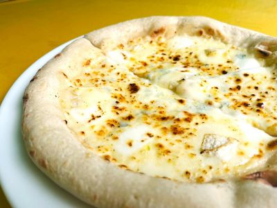 ★ワインに合うピザ（キャトルフロマージュ／４種チーズ９インチピザ）