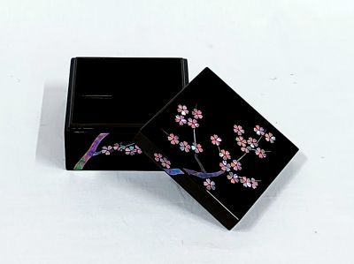 新品未使用品　漆　本うるし　紫壇　おぼん　GENUINE LACQUER ブローチ