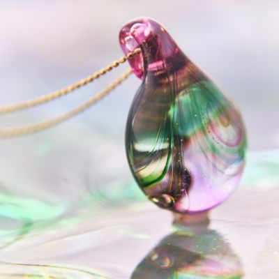 ★【産直】【Ｃｒｙｓｔａｌ】　ドロップペンダント　「Ｔｗｉｎｋｌｅー華」１４ＫＧＦチェーン付き