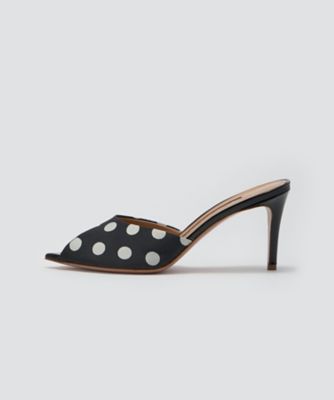 Tone Talk with Malena Cadiz | "Surround yourself with other women who  inspire you!" - Guitar Girl Magazine Malena Beloni サンダル