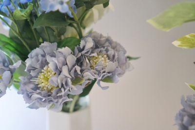 お墓用造花　淡いブルーの花束（１対）