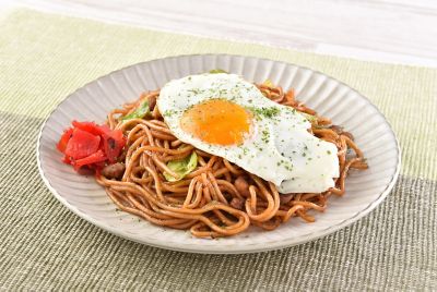 １１２３３　１箱　ご当地やきそば２種食べ比べセット