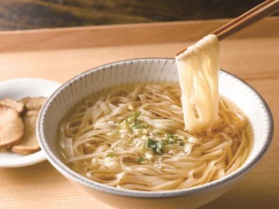 １００【大歳の市】お湯を注ぐだけ稲庭うどん（比内地鶏スープ付）