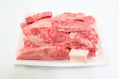 ＜国産仔牛専門店　小島＞０３８【年内届】飛騨牛焼肉切り落とし【福袋】