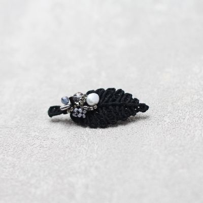 ＜Necklace-necklace＞Ｉ－１４　アクセサリーキット　リーフブローチ（小）ブラック