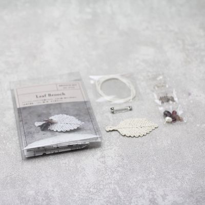Ｉ－１５　アクセサリーキット　リーフブローチ（大）エクリュ