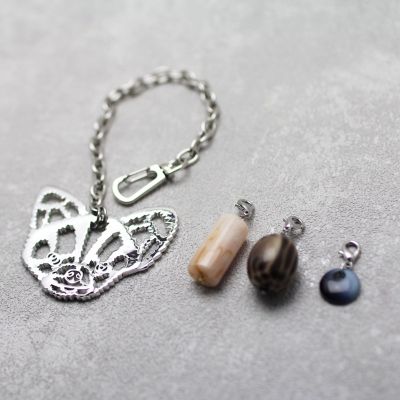 ＜Necklace-necklace＞Ｉ－２２　バッグチャーム　ＤＯＧ　チワワ　Ｓｉｌｖｅｒ