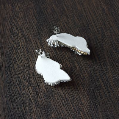 刺繍キット「梢のピアス　”Ｂｏｕｒｇｅｏｎ”」