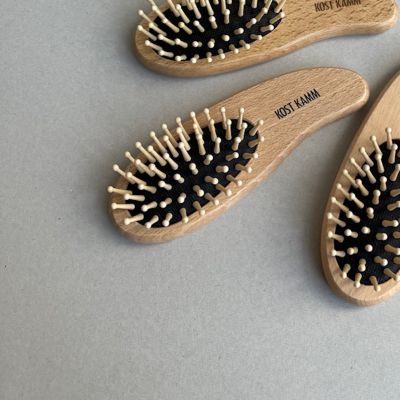 QUE sera sera/ケセラセラ KOST KAMM ビーチウッド ドルフィンシェイプ ウッドピン マッサージヘアブラシ ヘアケア用品【三越伊勢丹/公式】